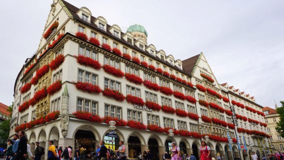 Marienplatz + Siegestor + Munich Zoo + Asam Church 1-day tour