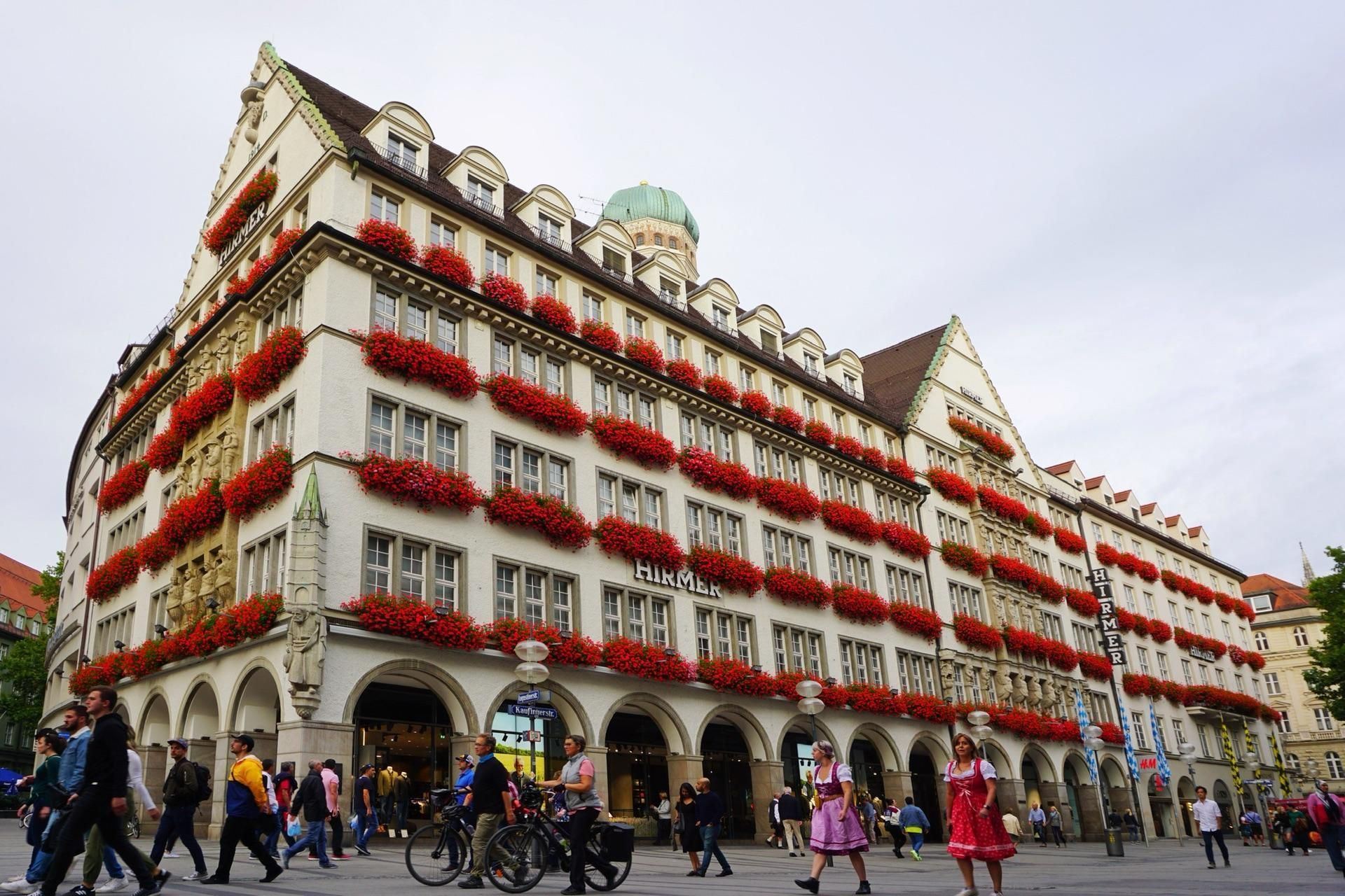 Marienplatz + Siegestor + Munich Zoo + Asam Church 1-day tour