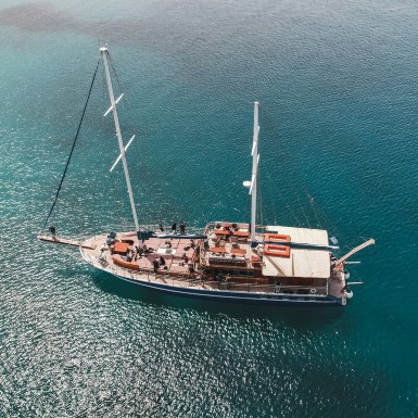 Agistri, Moni & Aegina: Pelayaran Kapal Layar dengan Makan Tengah Hari & Snek dari Athens