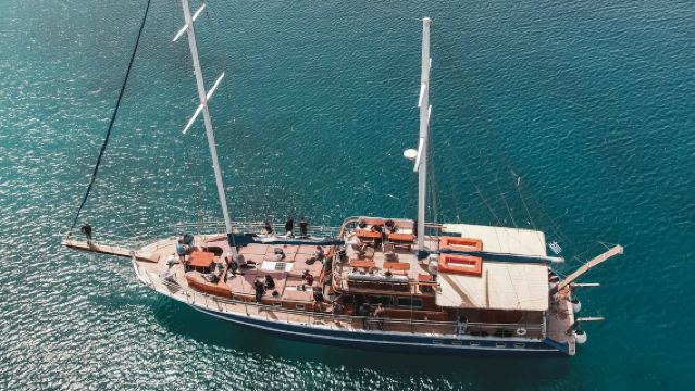 Agistri, Moni et Égine : Croisière en voilier avec déjeuner et collations au départ d'Athènes