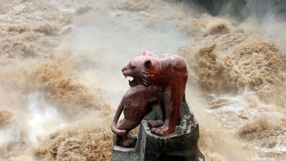 Lijiang Departure to Visit Tiger Leaping Gorge with Vehicle Transportation Service