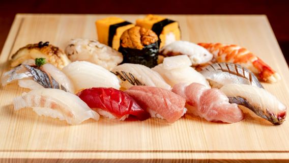 Sushi Gotengo — комплексный обед/пакет услуг из 10 суши-нигири (всего 13 штук)