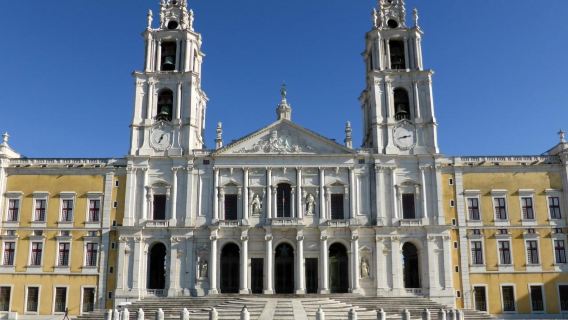 1-day private charter tour in Lisbon to Mafra national palace + Obidos + Nazare