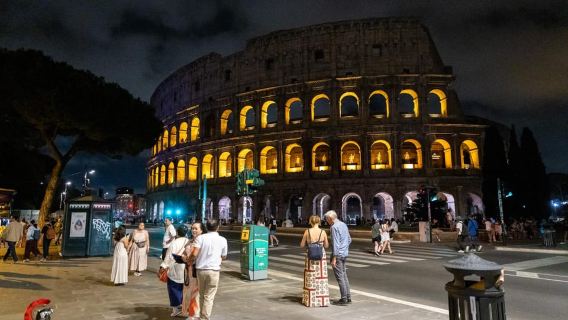 Roma: Tour Guidato a Piedi Serale in Piccolo Gruppo
