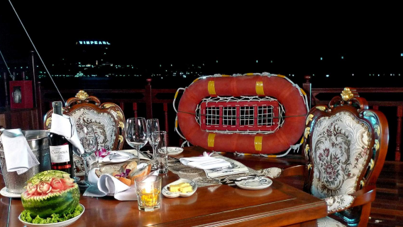 ทริปล่องเรือหรู Royal ชมพระอาทิตย์ตกดินที่ญาจาง + อาหารเย็นค็อกเทล | ไกด์นำเที่ยวภาษาอังกฤษ | เครื่องดื่มไม่อั้น