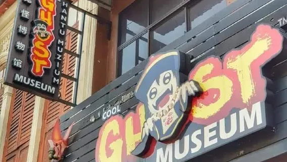 Päiväretki: Kummitusmuseo + Katutaiteen katu + Sukunimisilta + Ylösalaisin-museo + Leong San Tong Khoo Kongsi