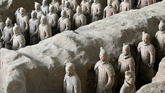 Professionelle Führung in englischer Sprache bei der Terrakotta-Armee von Qin Shi Huang in Xi'an – ausführliche Führung mit englischen Erklärungen (Eintritt inklusive).