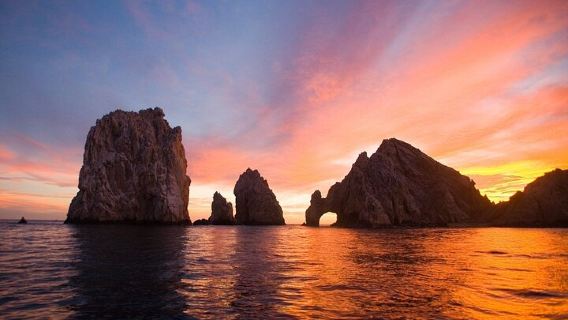 Cabo Arch Sunset Private Yacht Tour plus Dinner and Drinks