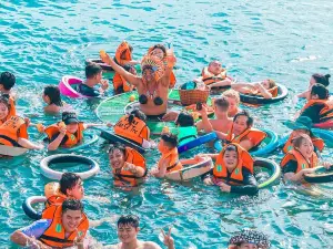 Nha Trang Boat Trip Floating Bar Live Music Show