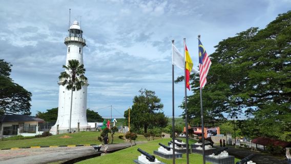 Kuala Selangor Sky Mirror, eagle feeding and fireflies Blue tears day tour~including boat ticket