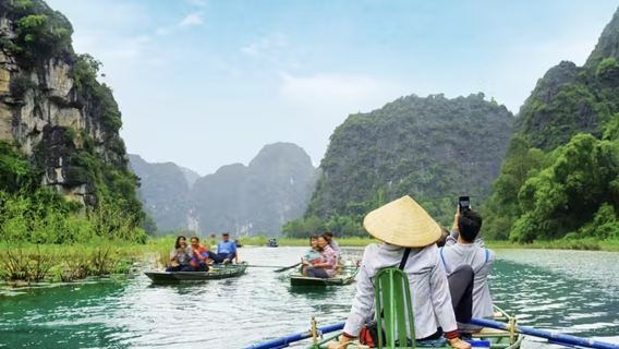 однодневный тур в бухту Люк Лонг во Вьетнаме [Ниньбинь, древняя столица Хоалы + круиз / прогулочное судно / круизный катер в Чанъань + самостоятельная экскурсия + трансфер из отеля]