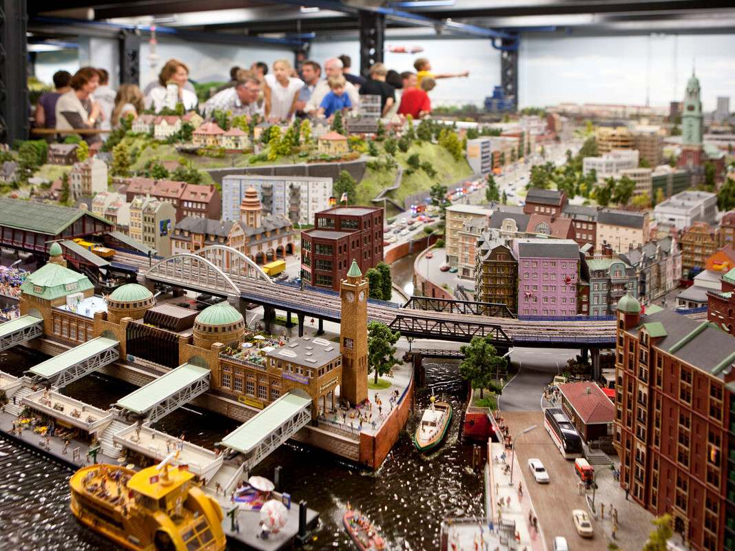 เยอรมนี + โลกจำลอง + ท่าเรือฮัมบูร์ก + Parroquia de San Nicolás de Bari y San Pedro Mártir + พิพิธภัณฑ์การเดินเรือระหว่างประเทศฮัมบวร์ก