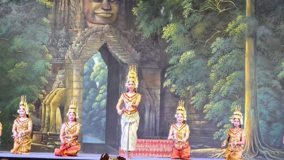 カンボジア・シェムリアップ「モラコット・アンコール・レストラン」【バイキングレストラン+ディナー+クメール伝統舞踊+ステージ側席】