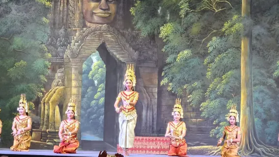 Morakot Angkor Restaurant a Siem Reap, Cambogia [Ristorante buffet + cena + spettacolo tradizionale khmer + posto vicino al palco]