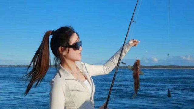 Zhuhai Yacht Rental: 58-foot Three-Deck Luxury Yacht in Zhuhai Jiuzhou International - Charter Cruise + Self-Driving Experience + Beverages