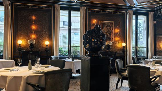 Tischreservierung im Restaurant Le Gabriel, ein beliebtes Restaurant in Paris, Frankreich