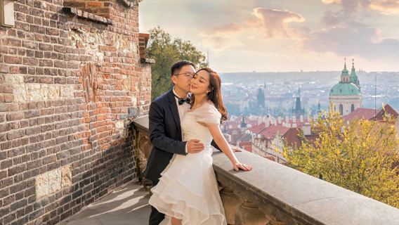 Prague travel photo shoot[Prague travel photography CK town photographer portrait travel photoshoot vacation trip photo session]