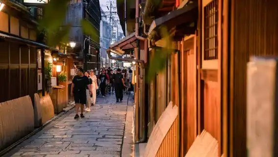 Kyoto Geisha District Walking Tour in Gion