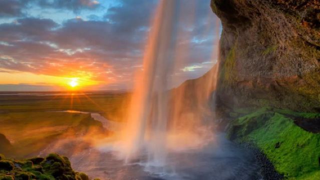 冰島南岸一日遊【塞裡雅蘭瀑布+黑沙灘+維克鎮+索爾黑馬冰川】