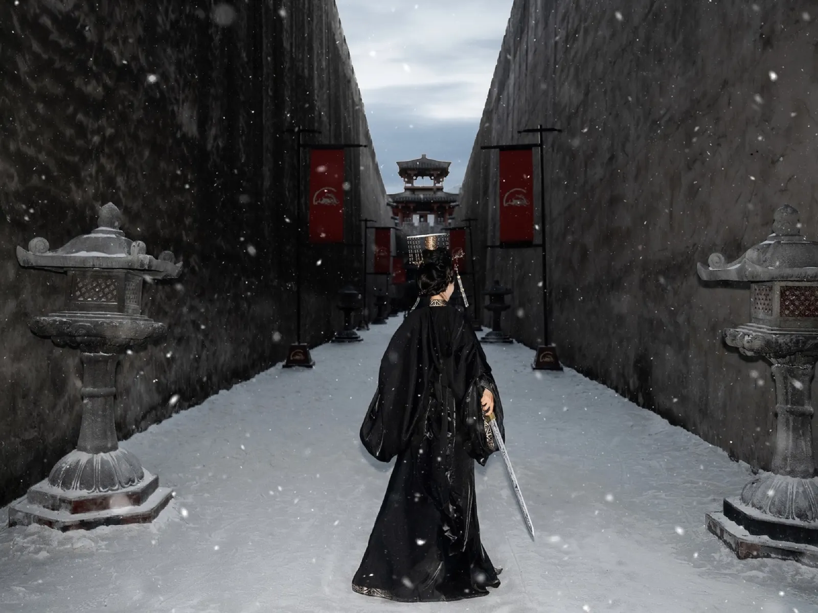 Departing from Hangzhou: 1-day tour to Hengdian World Studios (a must-visit for drama fans)