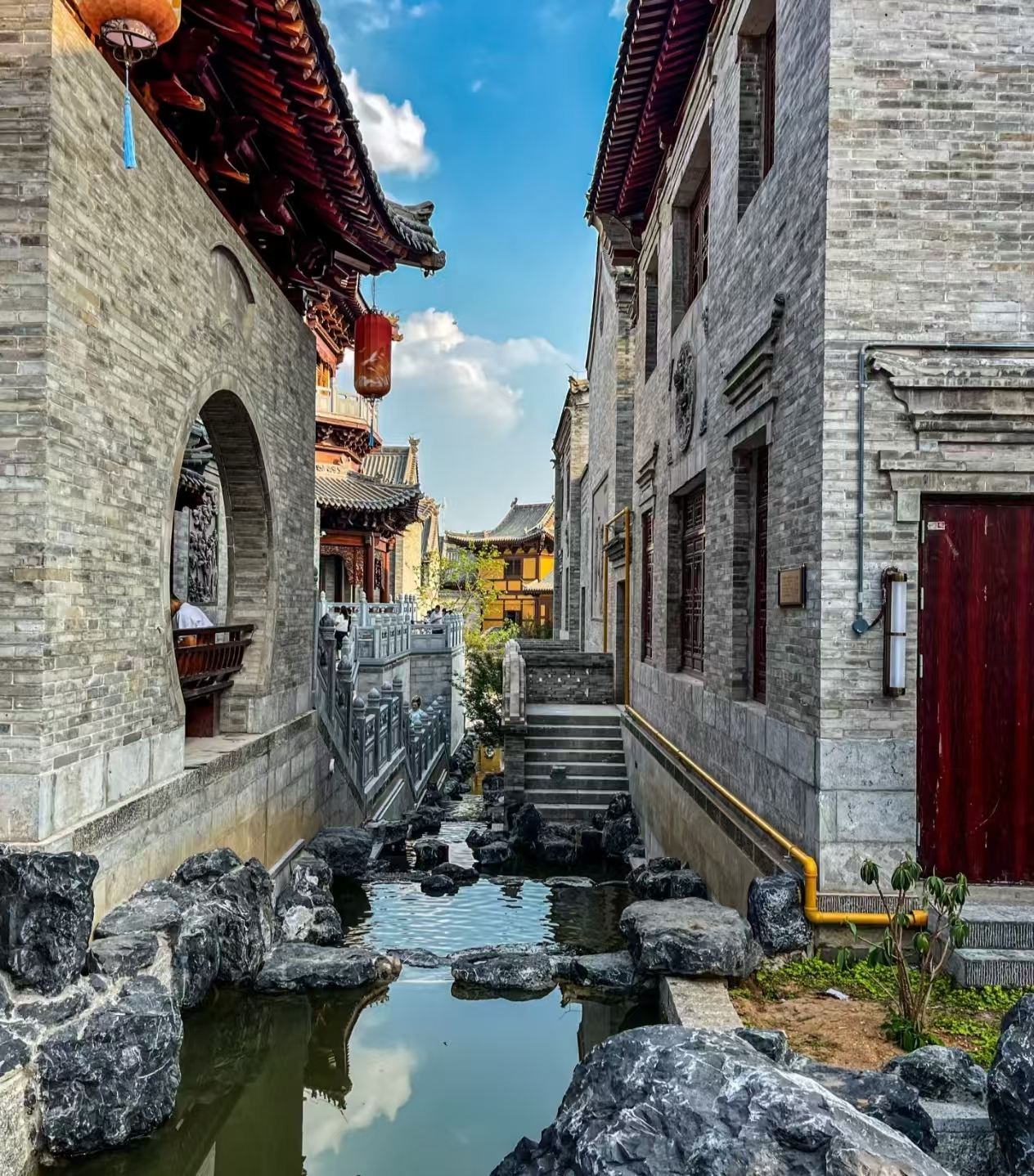 保定市天主教堂為高大宏偉的羅馬式建築