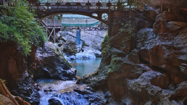 昆明來回石林風景區+九鄉包車一日遊（不含門票）