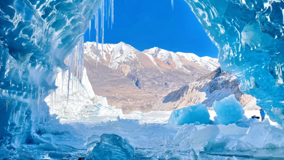 冰島傑古沙龍冰河湖+藍冰洞+鑽石冰沙灘一日遊【中文專車】