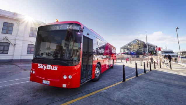 ตั๋วรถทัวร์ SkyBus เส้นทางด่วนจากสนามบินโฮบาร์ทสู่ย่านธุรกิจกลางเมืองโฮบาร์ท - เลือกได้ทั้งเที่ยวเดียว/ไป-กลับ