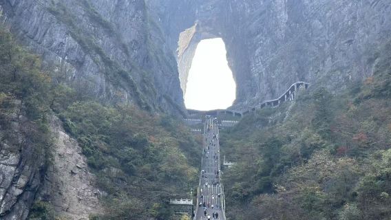 張家界：天門山とケーブルカーチケット（送迎付き）