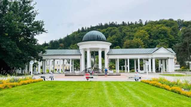 德國紐倫堡*捷克卡羅維發利 + 瑪利亞小鎮【溫泉雙鎮】一日遊