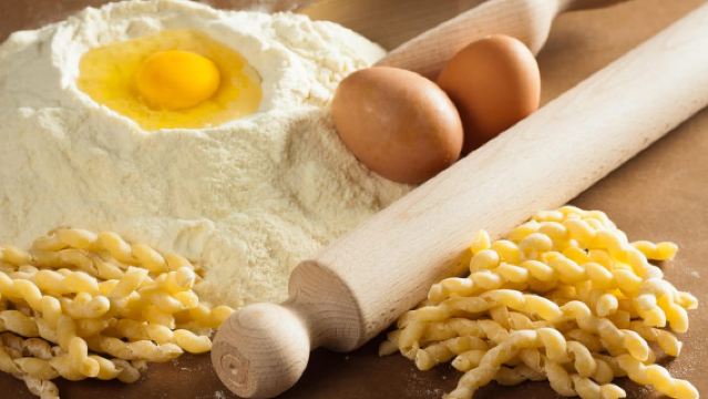 Palermo: corso di cucina per preparare pasta e tiramisù a casa di una persona del posto