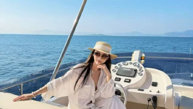 Πολυτελές σκάφος στο νησί Phoenix για 3 ώρες στη θάλασσα + θαλάσσιο ψάρεμα + θαλάσσια μοτοσικλέτα + διάλειμμα για τσάι (μεταφορά με ιδιωτικό όχημα από το ξενοδοχείο)