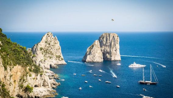 Tagesausflug zur Blaue Grotte auf Capri (Abfahrt von Rom) mit Transfer (vom angegebenen Hotel)