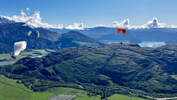 Wanaka Paragliding flight experience [tandem paragliding over Wanaka's stunning scenery, feel the thrill of flying]