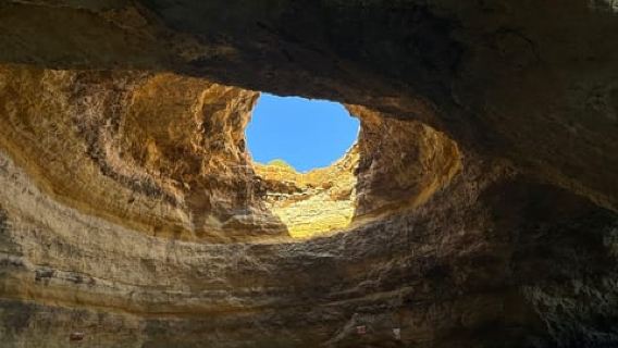 Portimão: Kayak Tour of Benagil Caves