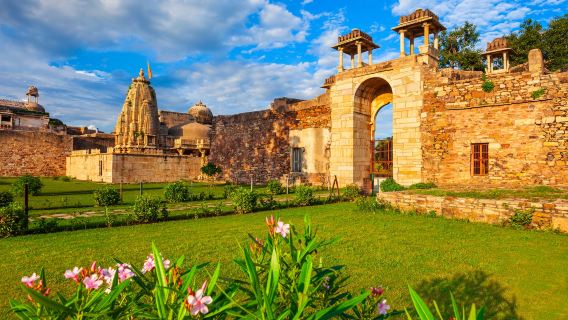 Jaipur to Udaipur Private Transfer with Chittorgarh Fort Visit including Guide Service