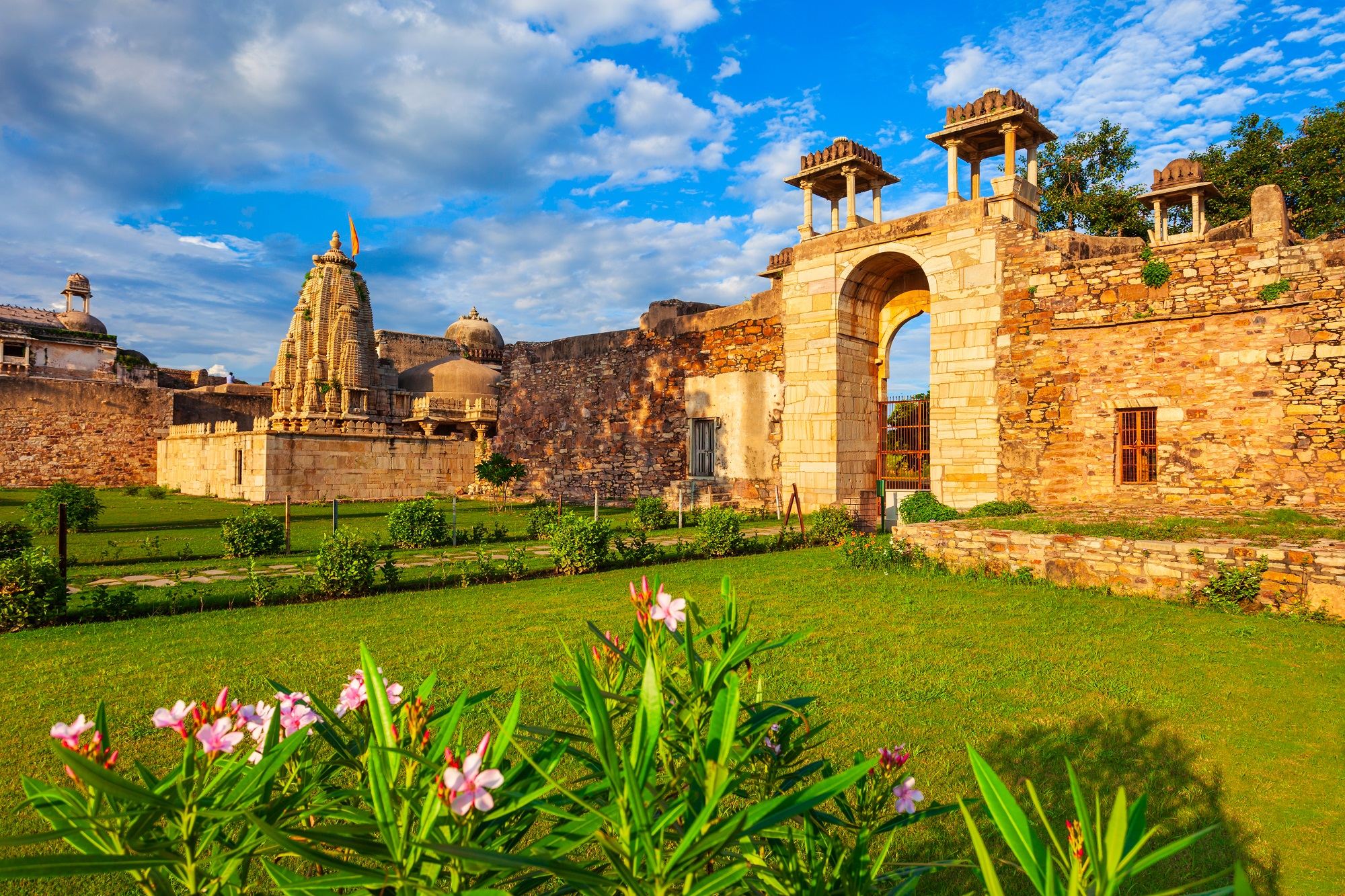 Jaipur to Udaipur Private Transfer with Chittorgarh Fort Visit including Guide Service