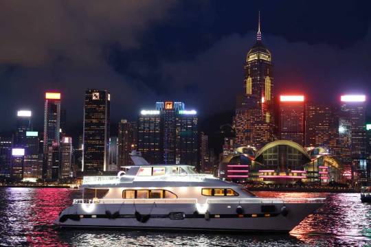 Hong Kong Specialty Sightseeing Boat Victoria Harbor Night Tour (90-foot Super Yacht)