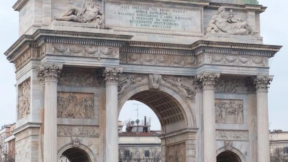 ทัวร์ 1 วัน สนามกีฬาซานซีโร, ซุ้มประตูสันติภาพแห่งมิลาน และป่าแนวตั้ง (ภาษาอังกฤษและภาษาจีน)