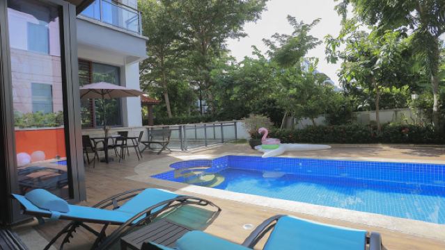 三亞西島漁村·過夜露營【三亞灣•海邊4房營地「麻將+廚房」夢幻水上樂園高爾夫體驗】