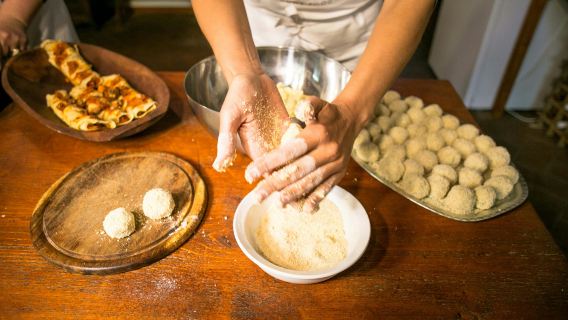 Venice: Cooking Class at Local Home + Market Tour