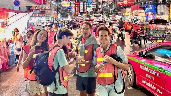 Bangkok: Guided Night Bike Tour