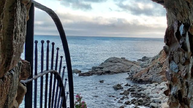 巴塞隆納來回-濱海托薩+Blanes中文包車一日遊