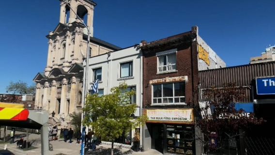 Toronto East Neighbourhoods Tour: Open Top Bus & Live Guide