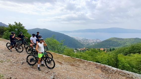 Aventura en bicicleta de montaña eléctrica Vrmac Hill