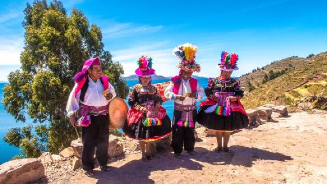 Puno : excursion d'une journée au lac Titicaca, aux Uros et à Taquile