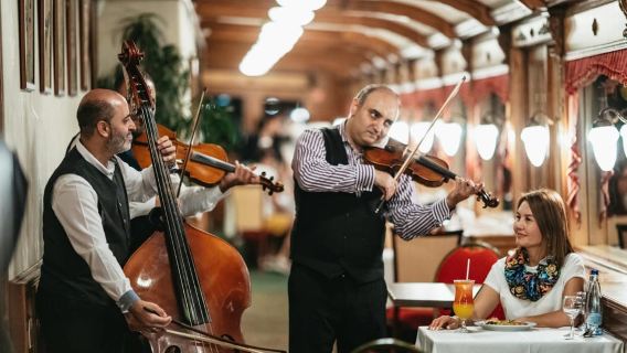 Budapest : dîner-croisière avec musique live et spectacle de danse folklorique