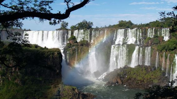 Buenos Aires: Air Terjun Iguazú dengan Menaiki Bot & Penerbangan Pilihan