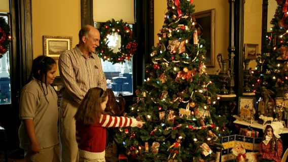 Henry B. Plant Museum: Victorian Christmas Stroll