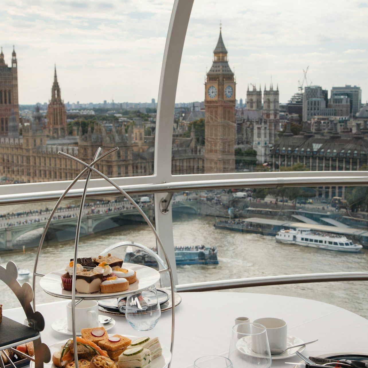 London Eye: Entrada prioritaria + Té de la tarde + Acceso a la sala VIP